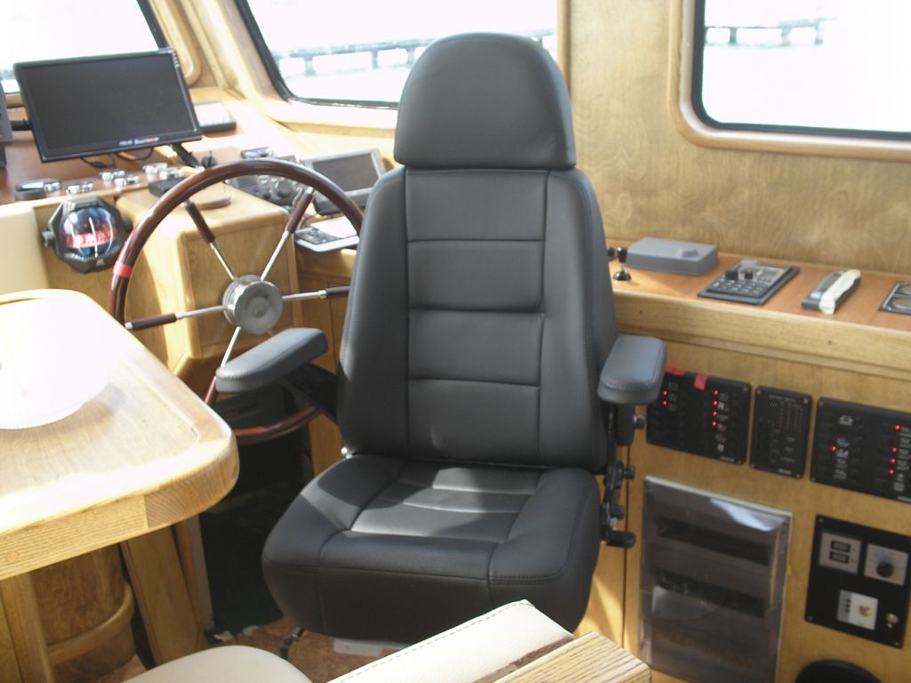 SF1410 wheelhouse and helm seat
